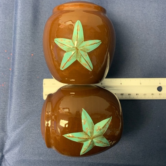 Vintage Turquoise Star salt and pepper shakers. Used in great condition. - Picture 2 of 4